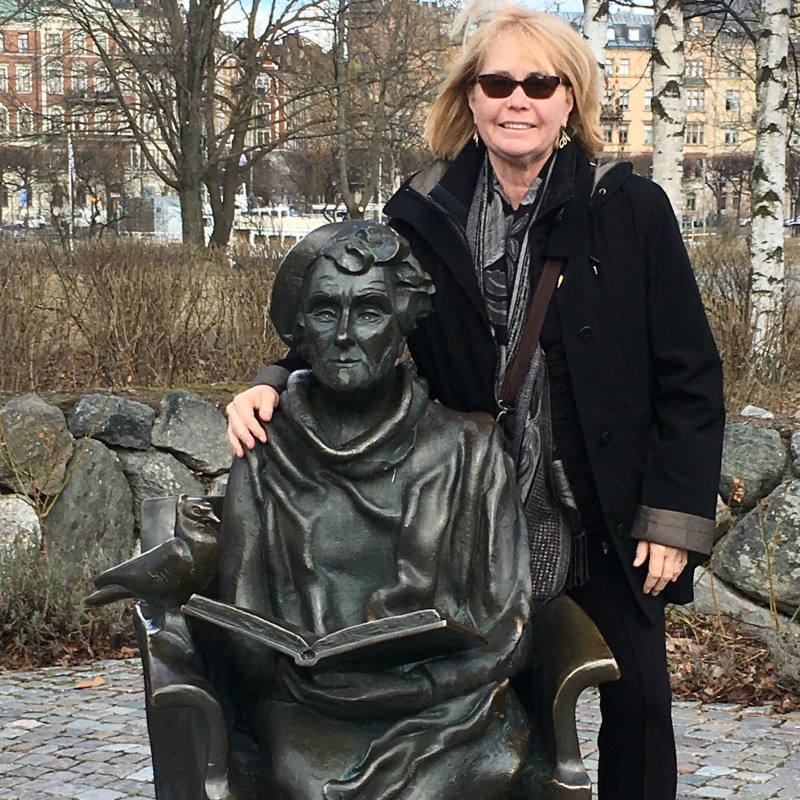 AstridLindgrenAuthorStatuewithAuthorEEDuncan